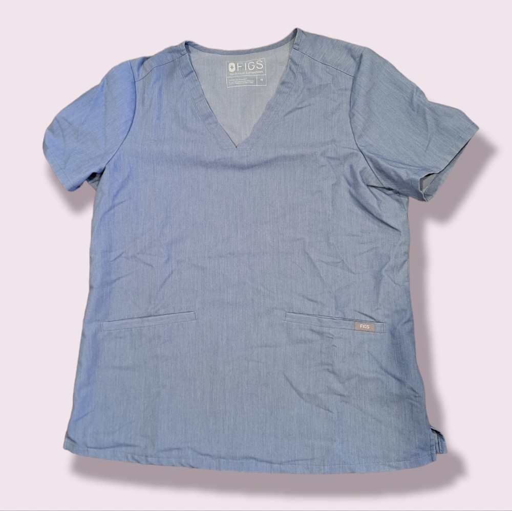 🎉MOVING SALE🎉 Blue Figs 3-Pocket Scrub Top